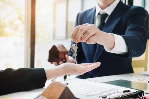 Renters Reform Bill should include regulating letting agents, says Propertymark 